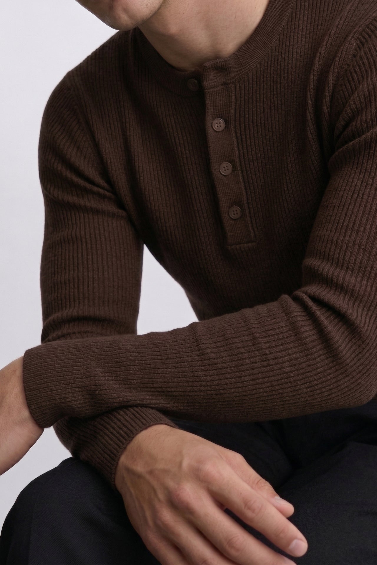 Henley Yaka Düğmeli Dar Kesim Uzun Kollu Tişört