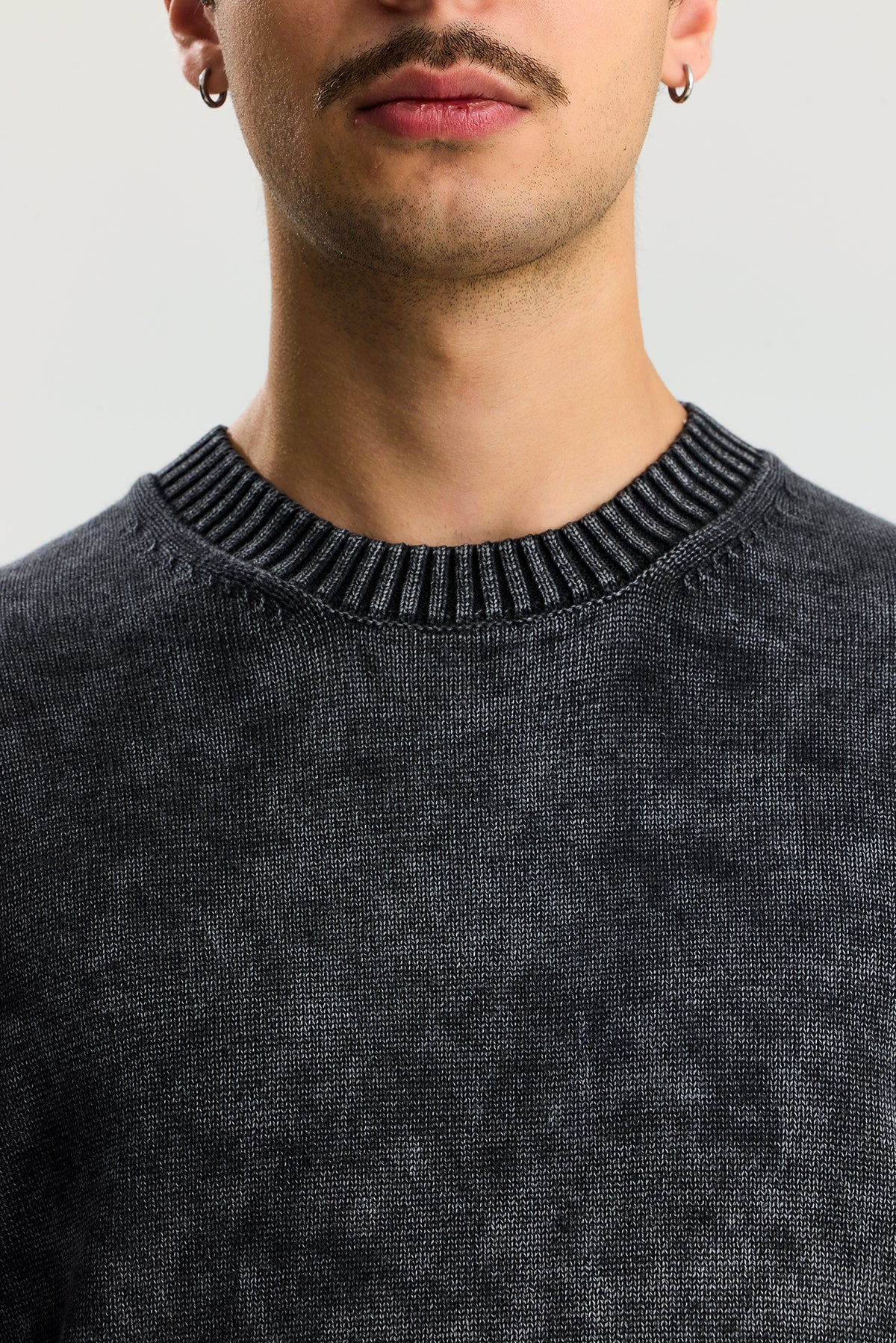 Yıkama Efektli Relaxed Fit Dokulu Kazak